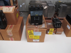 BREAKER, CIRCUIT TYPE, THERMAL MAGNETIC KIND, CURRENT LIMITING OTHER, 400 AMP RATING, 600 VOLT RATING, 3 POLE. PART # LIP36400 (W-44) LOADING & HANDLING FEE $5-